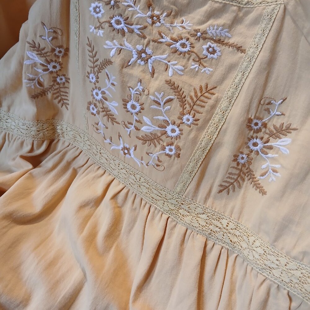 Large yellow embroidered dress - Picture 9 of 11